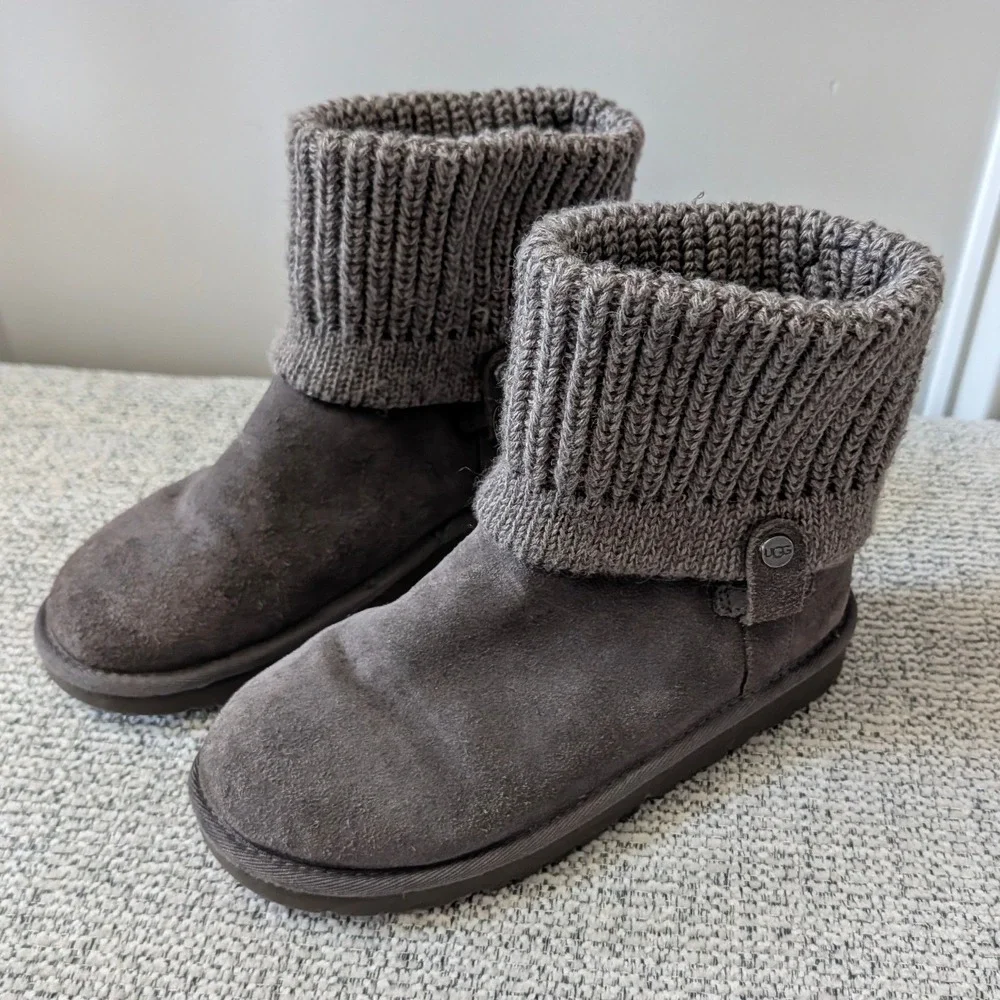 UGG Kids Classic Cuff Knit Suede Boots Dark Grey Charcoal Size 3 Y